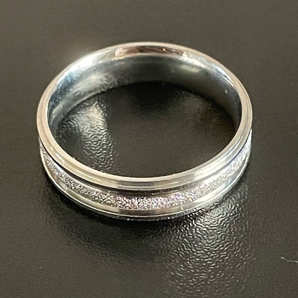 6mm silver frosted ring size 10 - Picture 8 of 8